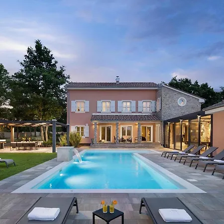 Frame Holiday home *